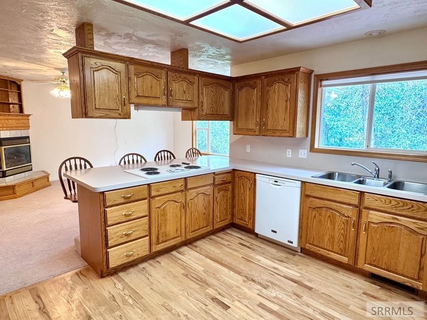 LOCATION LOCATION with water views!!!! This beautifully designed - photo 15