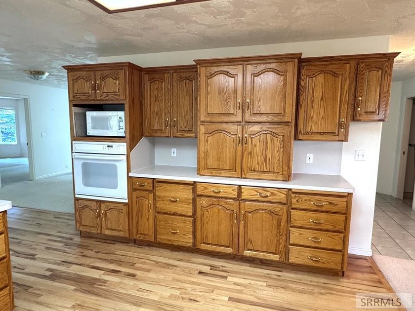 LOCATION LOCATION with water views!!!! This beautifully designed - photo 17