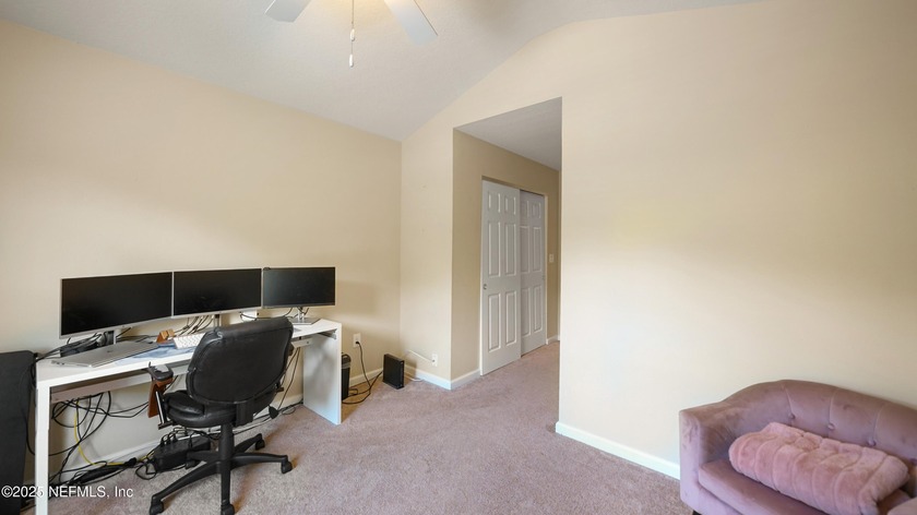 Welcome to this beautifully maintained 3-bedroom, 2.5-bath - photo 22