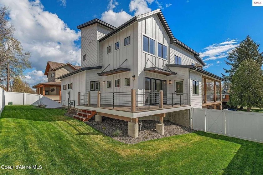 Newly constructed home in the heart of South Sandpoint. Just a - photo 3
