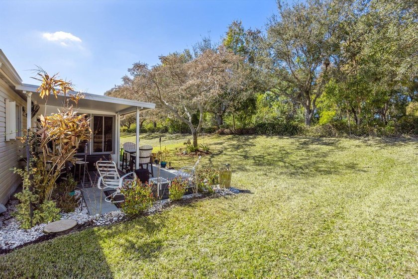 WOW! HUGE PRICE REDUCTION!! Tucked away in a corner on a - photo 6