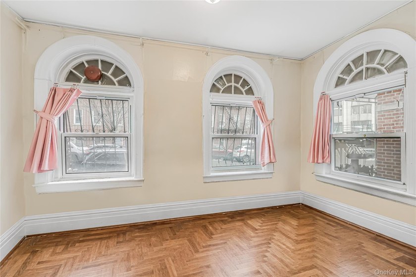 3 Family home in R7 Zoning. Great opportunity to develop this - photo 4