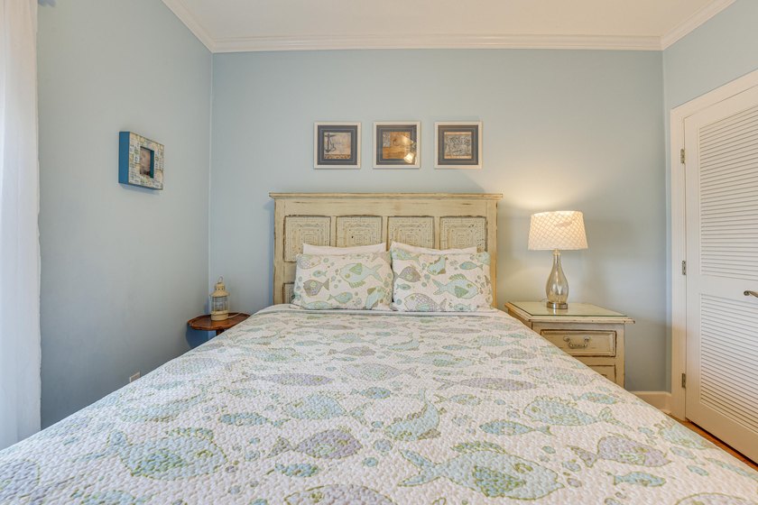 This beautifully maintained 2-bedroom, 2-bath condo is sold - photo 20