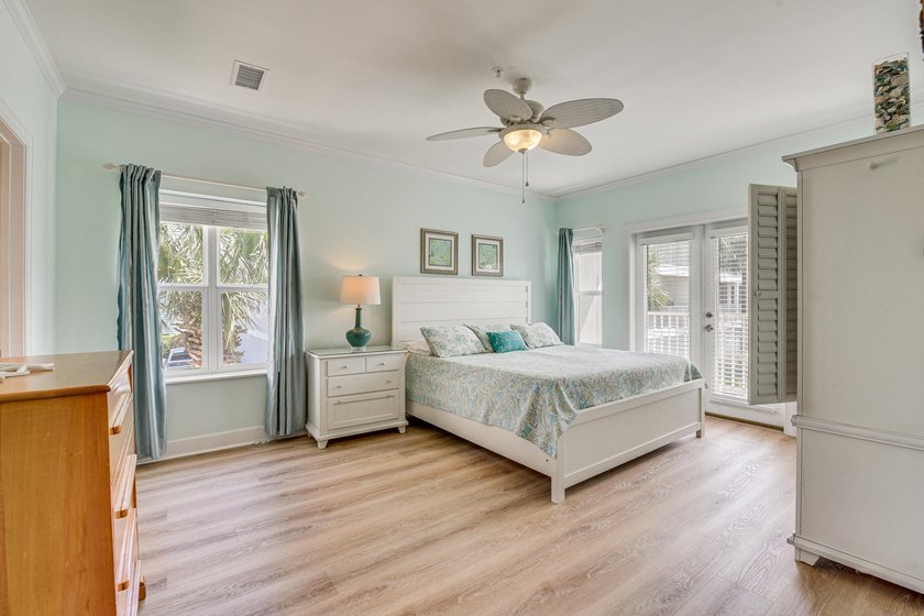 This beautifully maintained 2-bedroom, 2-bath condo is sold - photo 24