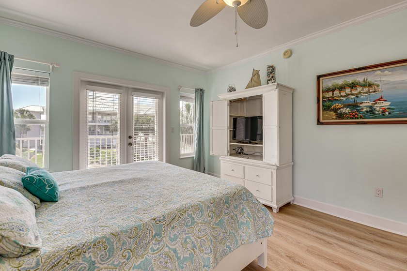 This beautifully maintained 2-bedroom, 2-bath condo is sold - photo 25