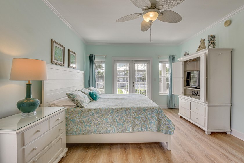 This beautifully maintained 2-bedroom, 2-bath condo is sold - photo 26