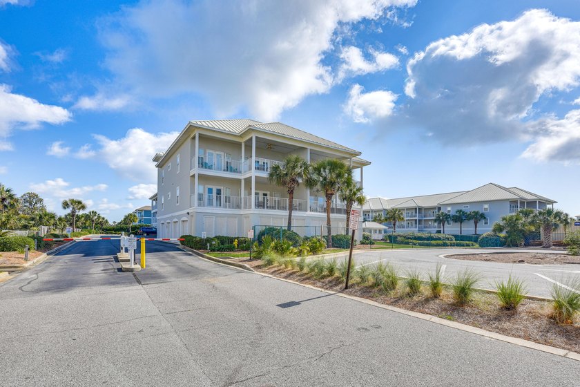 This beautifully maintained 2-bedroom, 2-bath condo is sold - photo 41