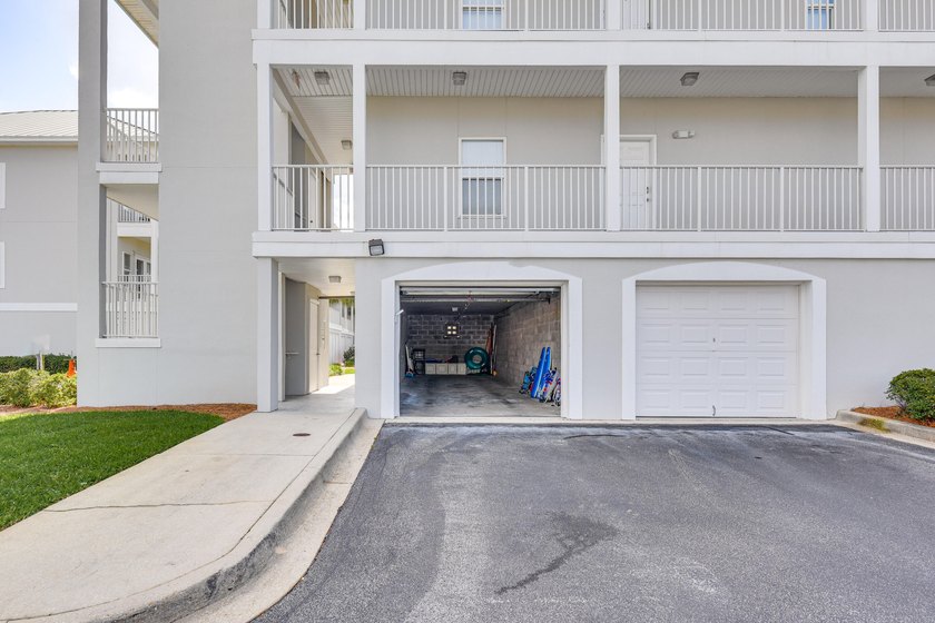 This beautifully maintained 2-bedroom, 2-bath condo is sold - photo 43