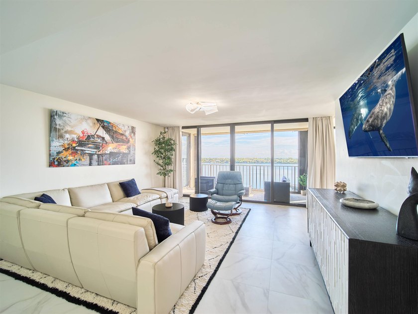 Sophisticated, elevated, and fully reimagined, this 2-bedroom - photo 8