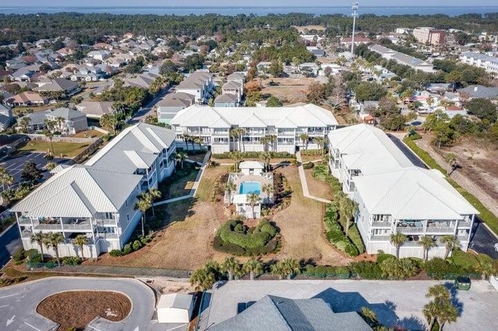 This beautifully maintained 2-bedroom, 2-bath condo is sold - photo 50