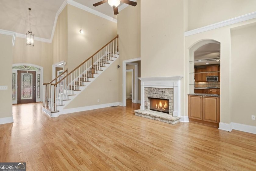You will love this 6-bedroom home with the primary suite on the - photo 11