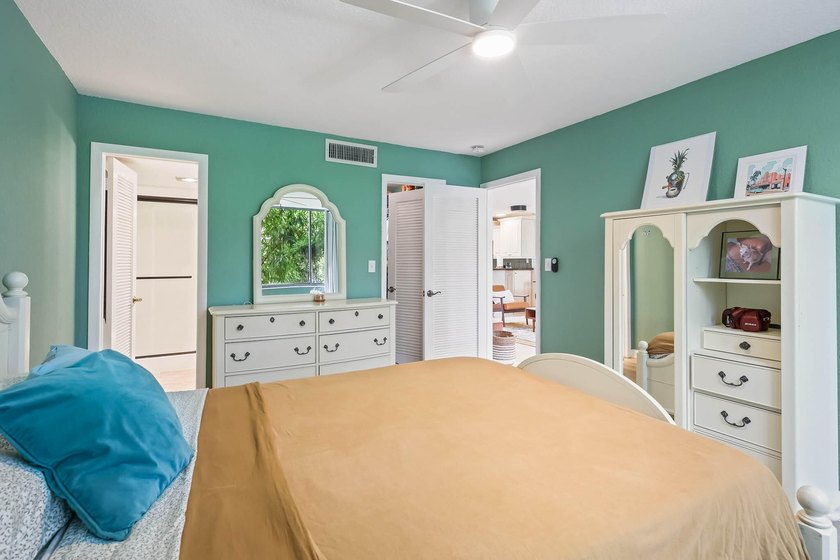 Priced to sell! This well-maintained 2-bedroom, 2-bathroom condo - photo 13