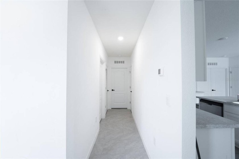 Welcome to this beautifully maintained 3-bedroom, 2-bathroom - photo 14