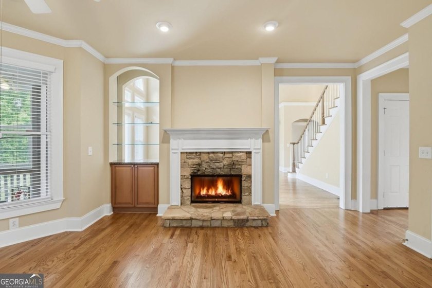 You will love this 6-bedroom home with the primary suite on the - photo 15