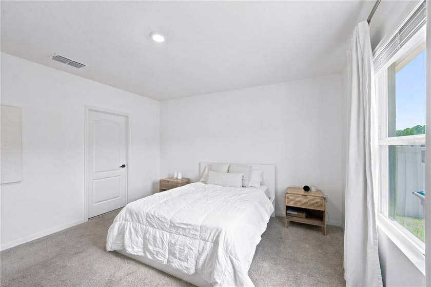 Welcome to this beautifully maintained 3-bedroom, 2-bathroom - photo 20