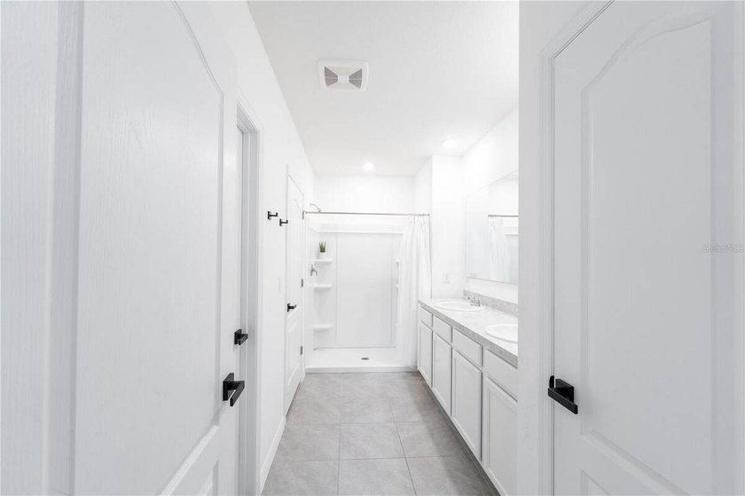 Welcome to this beautifully maintained 3-bedroom, 2-bathroom - photo 21
