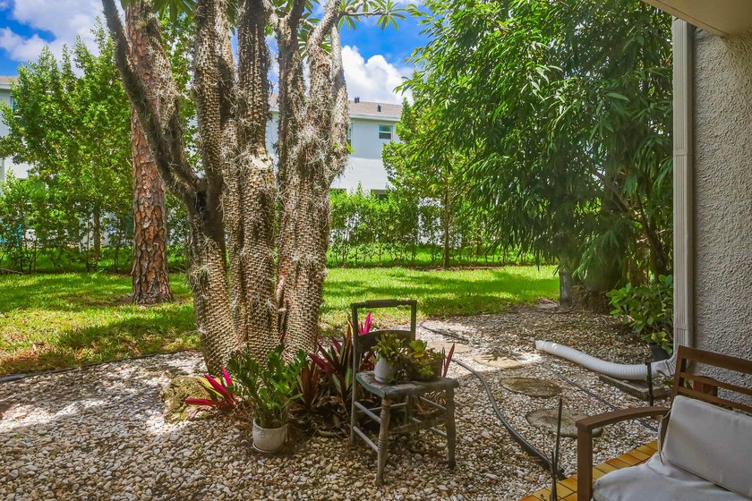Priced to sell! This well-maintained 2-bedroom, 2-bathroom condo - photo 22