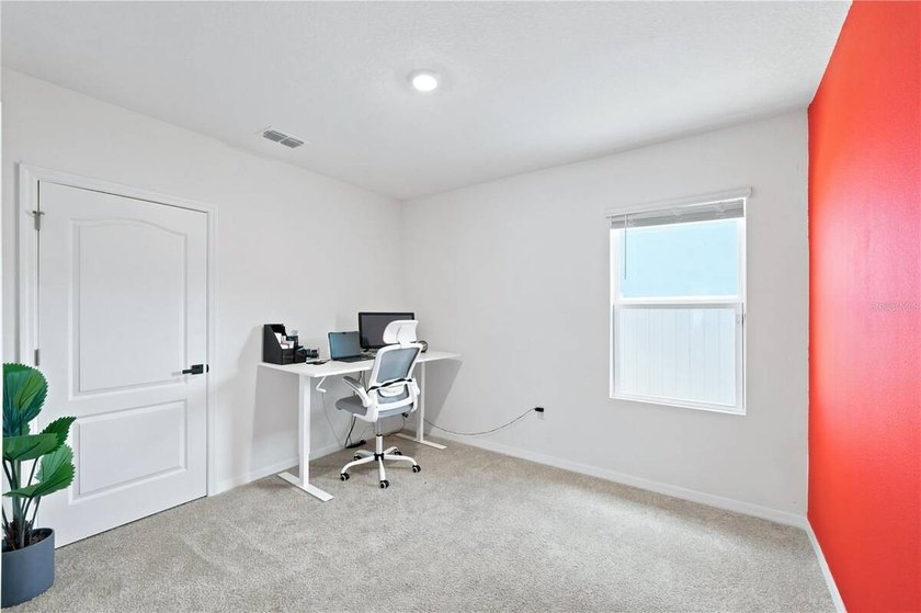 Welcome to this beautifully maintained 3-bedroom, 2-bathroom - photo 24