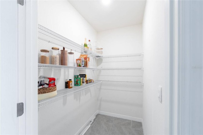 Welcome to this beautifully maintained 3-bedroom, 2-bathroom - photo 27
