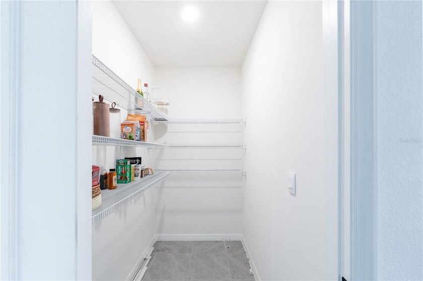 Welcome to this beautifully maintained 3-bedroom, 2-bathroom - photo 28
