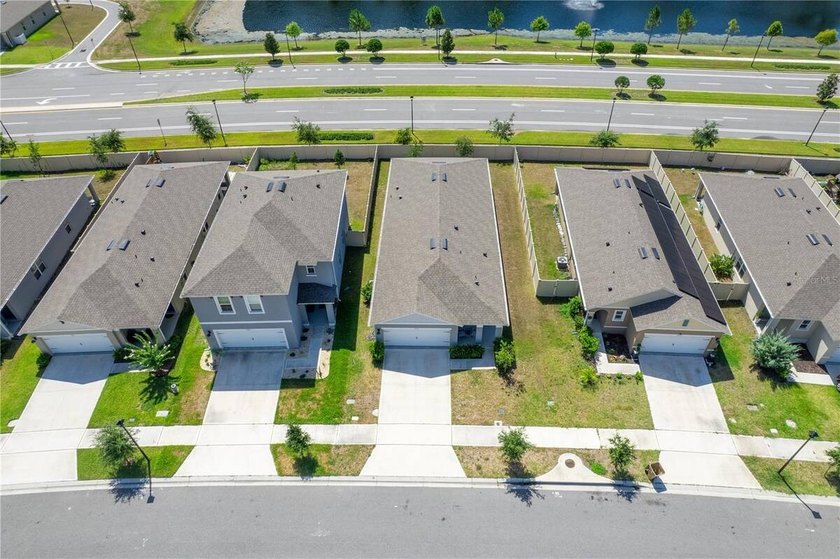 Welcome to this beautifully maintained 3-bedroom, 2-bathroom - photo 31