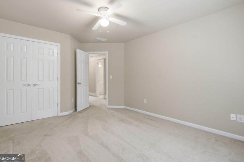 You will love this 6-bedroom home with the primary suite on the - photo 43