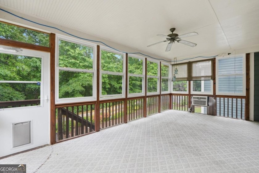 You will love this 6-bedroom home with the primary suite on the - photo 45