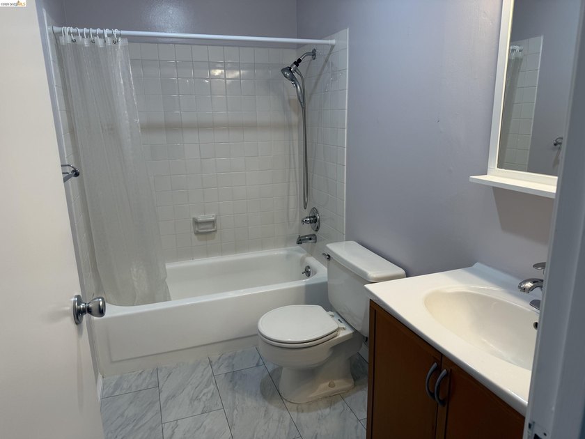 This top floor sunny and open condo with 2 generous bedrooms - photo 58