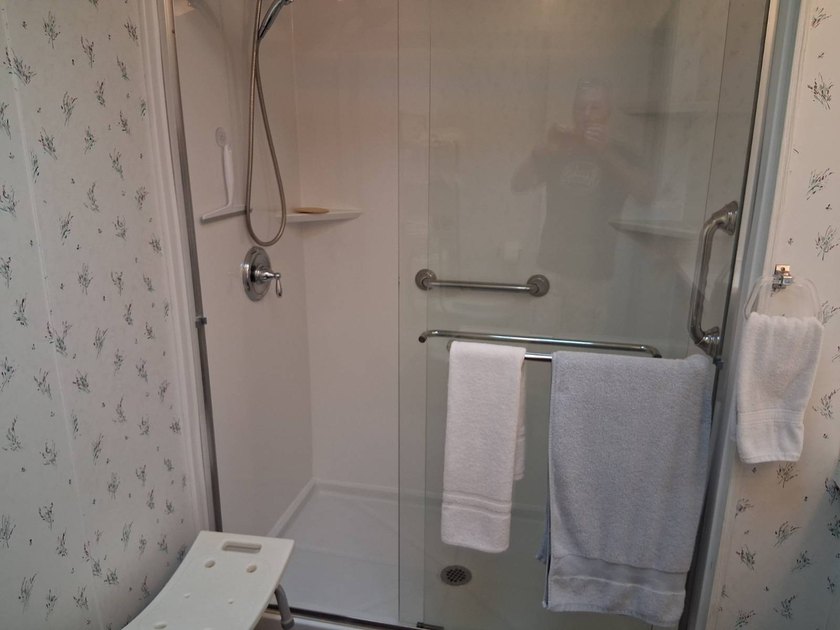 Welcome to this well-maintained 2 Bedroom/2 Bath home on a quiet - photo 11