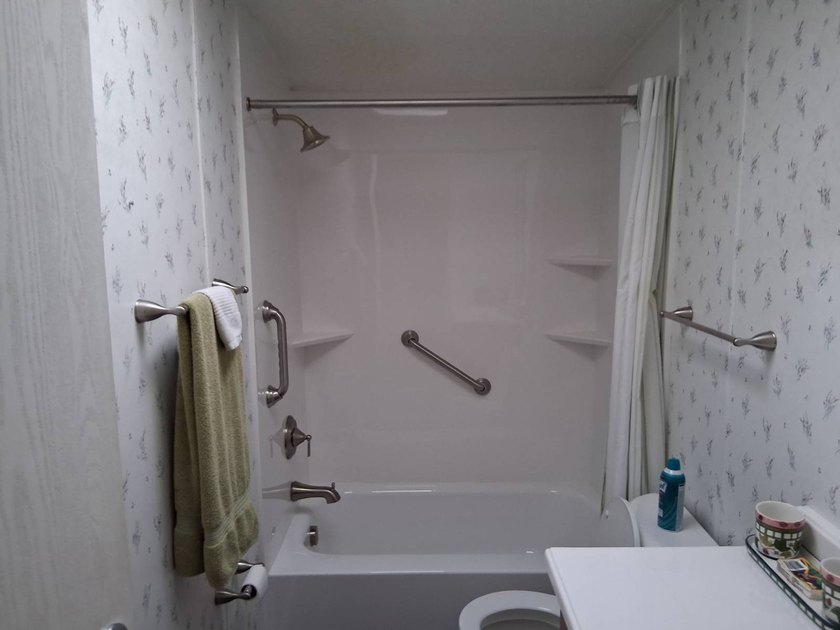 Welcome to this well-maintained 2 Bedroom/2 Bath home on a quiet - photo 15