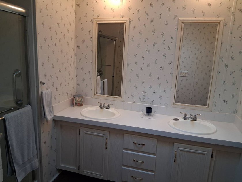 Welcome to this well-maintained 2 Bedroom/2 Bath home on a quiet - photo 16