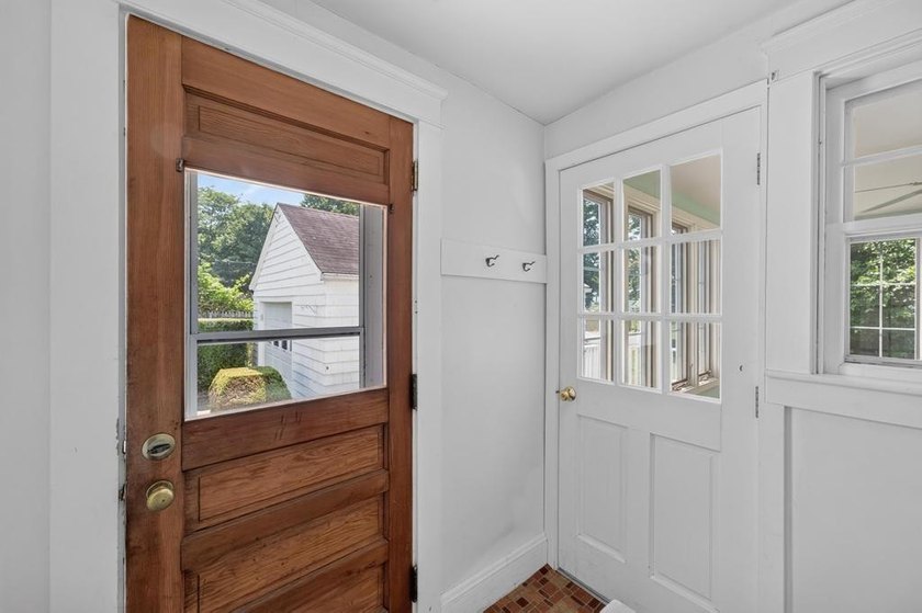 Charming Cape located in the desirable Stone Bridge area of - photo 16