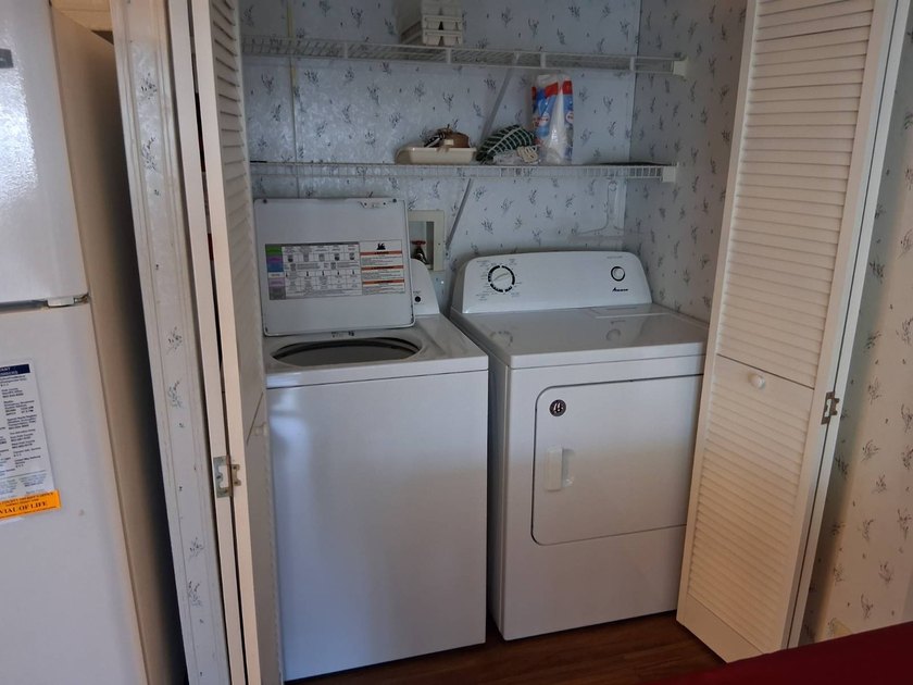 Welcome to this well-maintained 2 Bedroom/2 Bath home on a quiet - photo 21