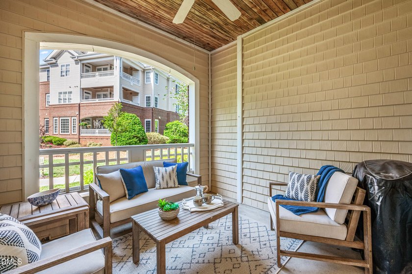 Fantastic opportunity to live within walking distance to - photo 22