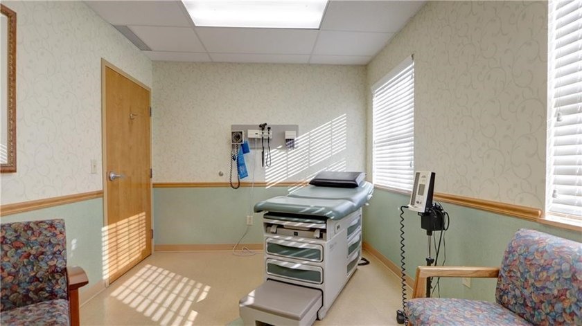 With over 4,700 square feet of well-designed space, this - photo 28