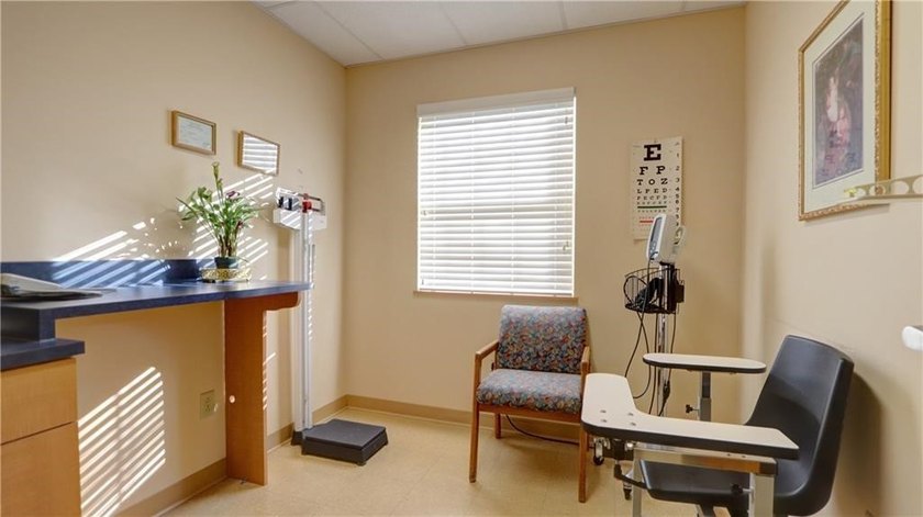 With over 4,700 square feet of well-designed space, this - photo 30