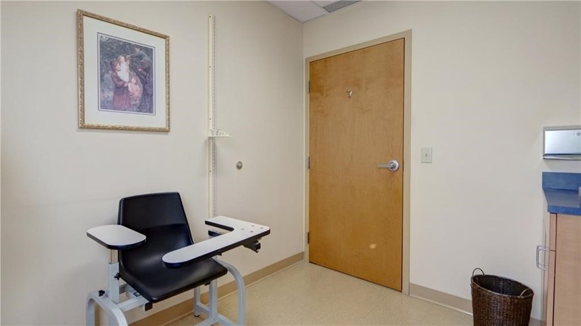 With over 4,700 square feet of well-designed space, this - photo 31