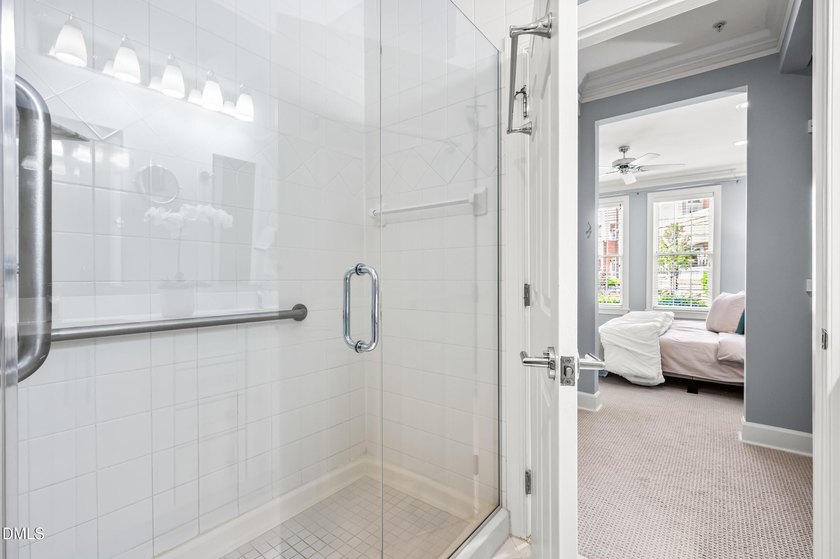 Fantastic opportunity to live within walking distance to - photo 31