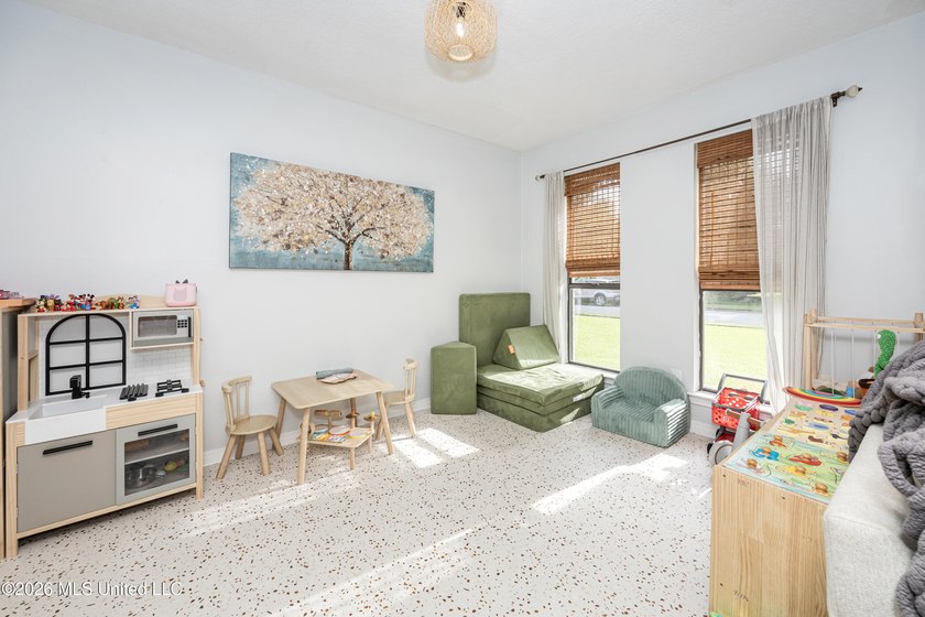 Beautifully maintained, move-in ready home situated on a - photo 11