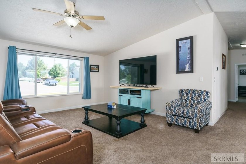 One-Level Living at its BEST! This 3 Bed and 3 Bath Home is set - photo 11