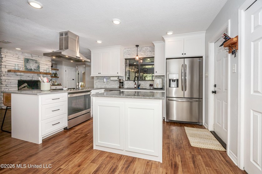Beautifully maintained, move-in ready home situated on a - photo 15
