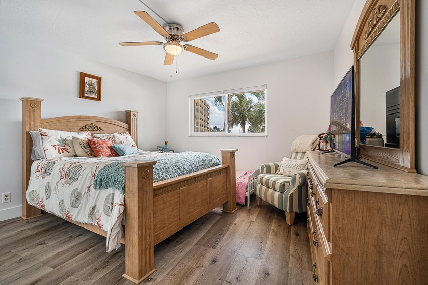 Enjoy breathtaking views of the Hillsboro River and natural - photo 17
