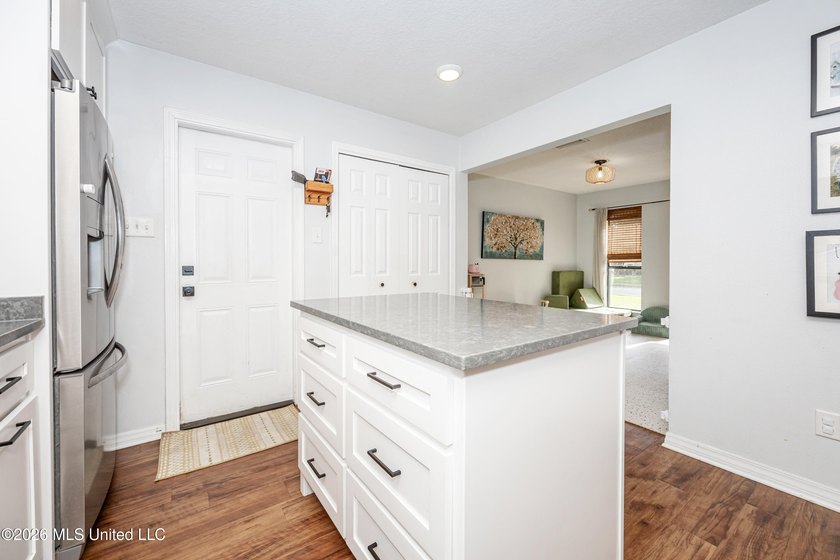 Beautifully maintained, move-in ready home situated on a - photo 18