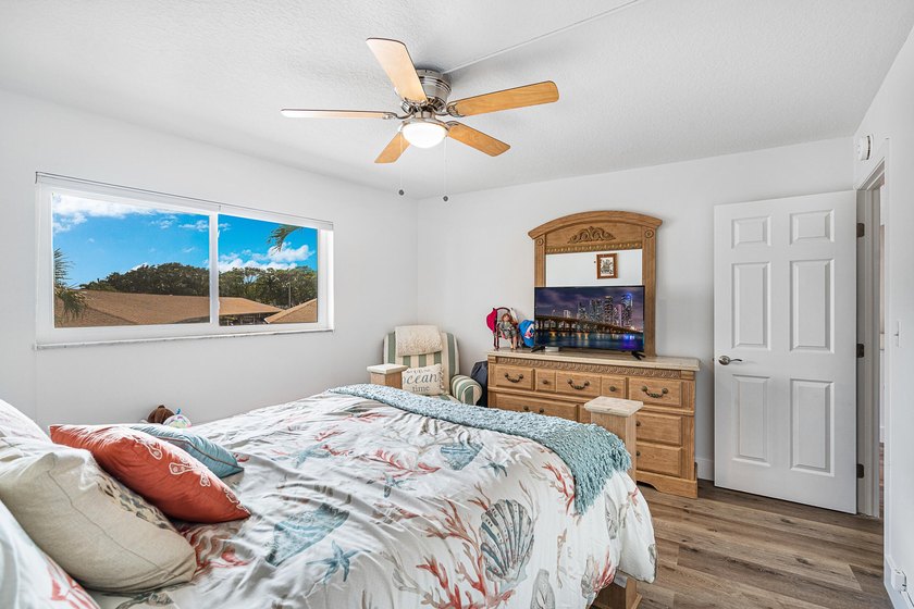 Enjoy breathtaking views of the Hillsboro River and natural - photo 18