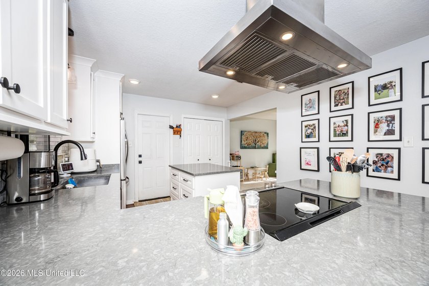 Beautifully maintained, move-in ready home situated on a - photo 22