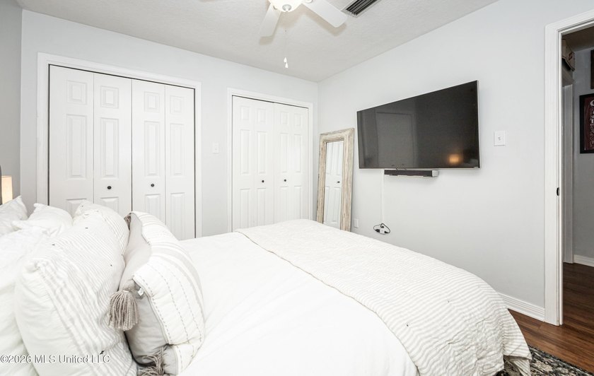 Beautifully maintained, move-in ready home situated on a - photo 33