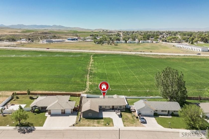 One-Level Living at its BEST! This 3 Bed and 3 Bath Home is set - photo 41
