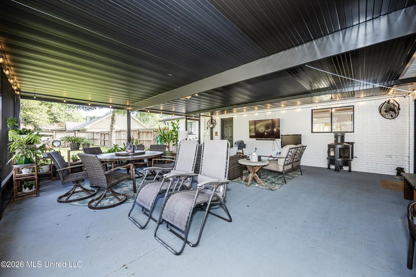 Beautifully maintained, move-in ready home situated on a - photo 43
