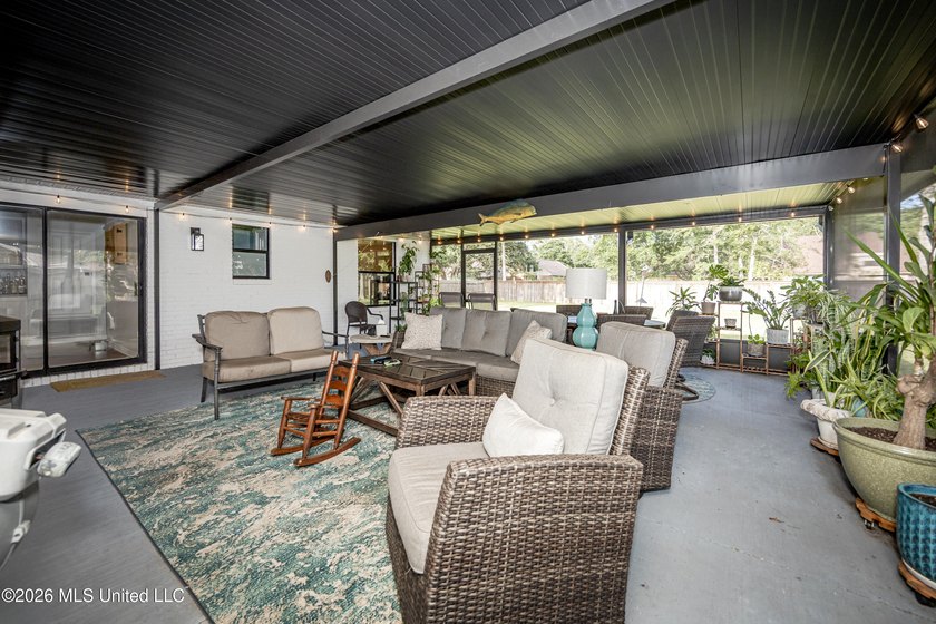 Beautifully maintained, move-in ready home situated on a - photo 45
