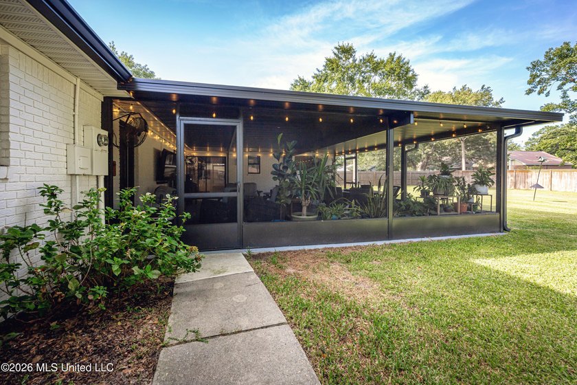 Beautifully maintained, move-in ready home situated on a - photo 47